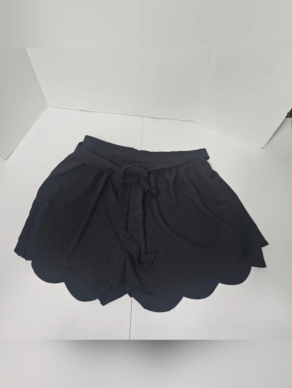 Oddi Women's Scalloped Hem Shorts Black Tie Waist Size M Boho - Picture 7 of 7